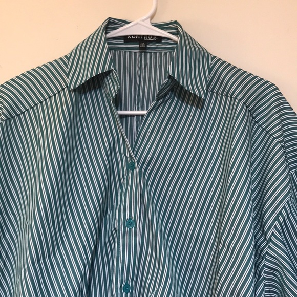 Green and white shirt - Picture 2 of 7